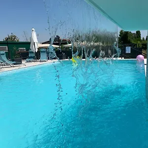 https://villa-patrizia-mostacciano.it-romehotels.com